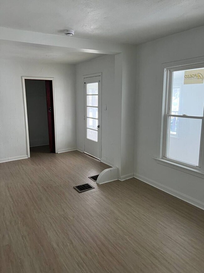 Building Photo - 853 E 155th St