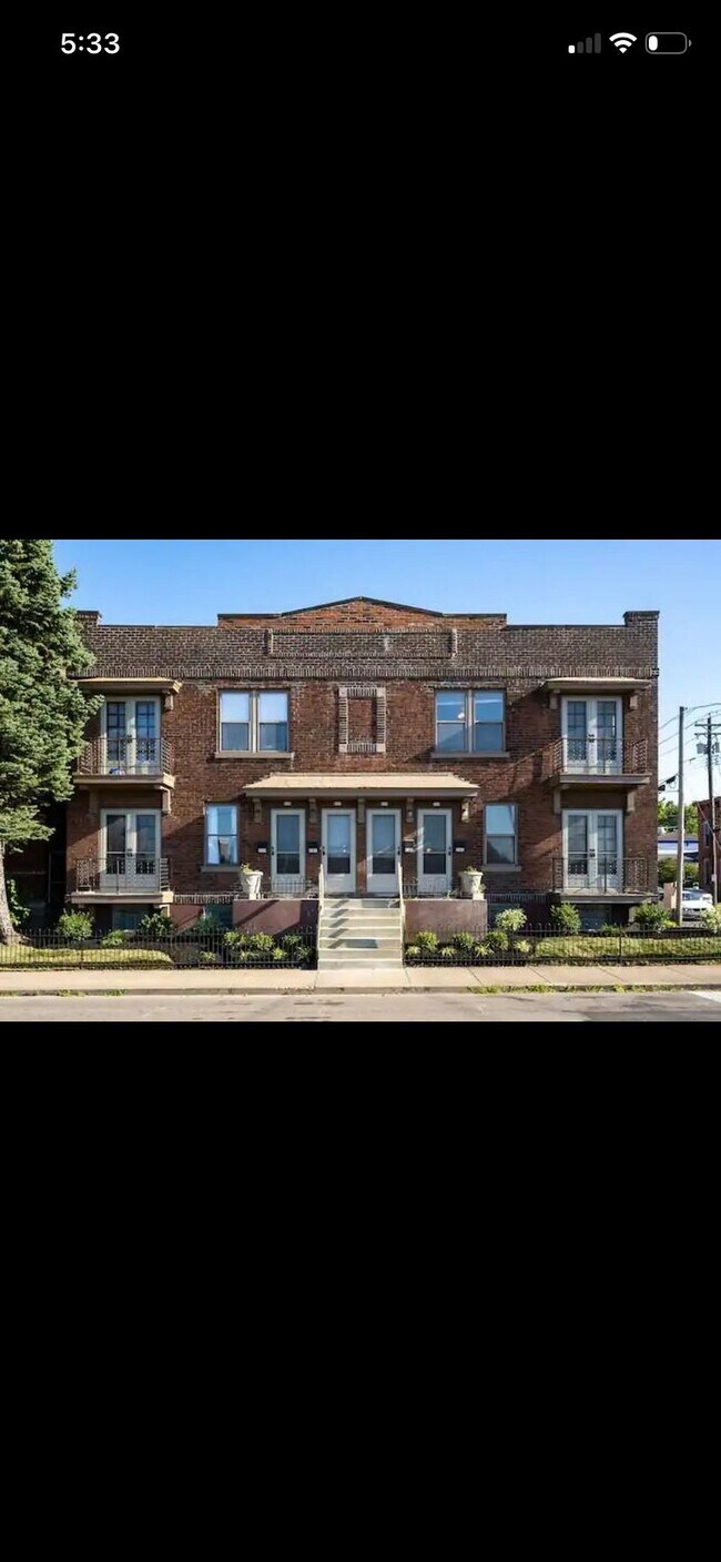 Building Photo - 235 W 4th St