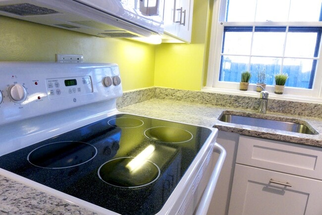 Building Photo - 2925 Espana Ct