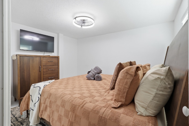 Building Photo - 118 W Sligh Ave