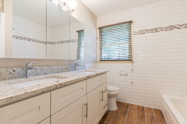 Building Photo - 8501 Buckthorn Dr