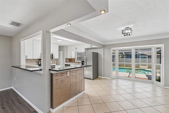 Building Photo - 7111 Gateway Ct