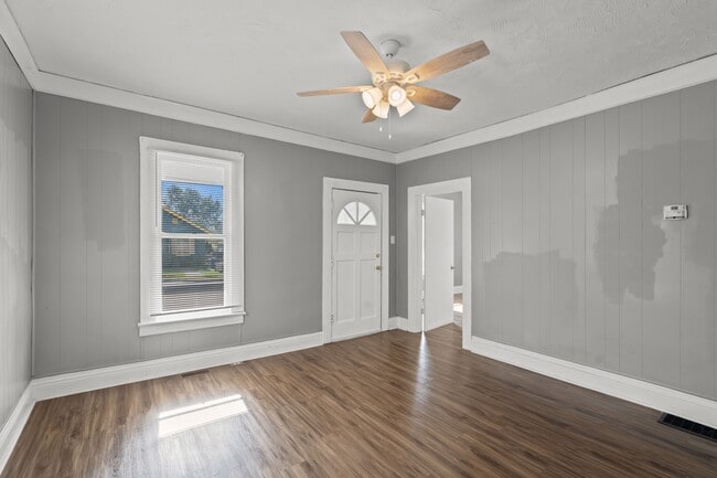 Building Photo - 1319 Maple St