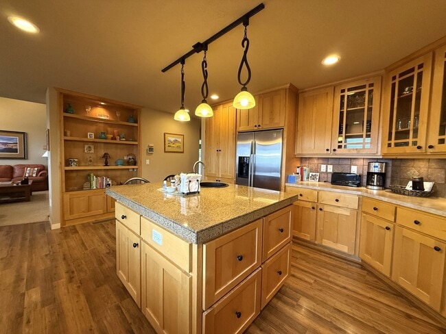 Building Photo - WINTER SPECIAL DISCOUNTED $500 PER MONTH F...