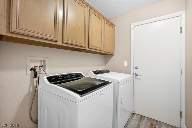 Building Photo - 2750 Pine Flat Ct