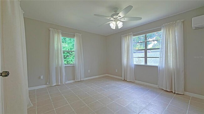 Building Photo - 1311 Hillcrest Dr