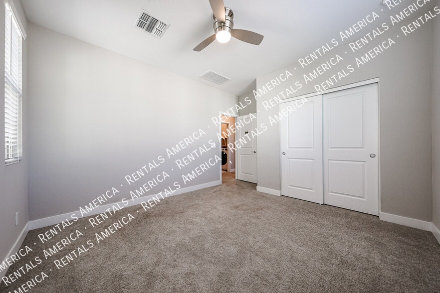 Building Photo - 1321 W Coyote Dr