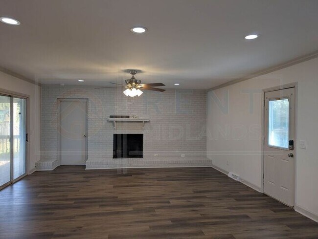 Building Photo - Beautiful Home in Cayce