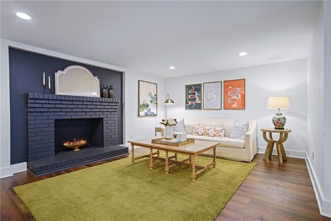 Building Photo - 385 Knoll Woods Terrace