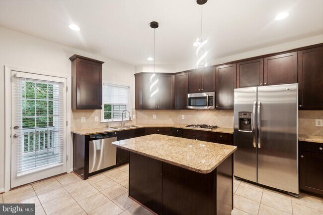 Building Photo - 42385 Trellis Square