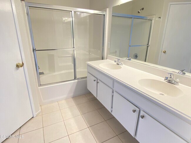 Building Photo - 559 Yarrow Dr