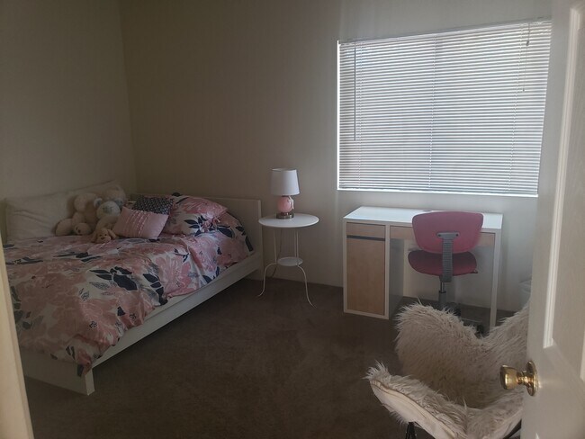 Building Photo - 842 E Lester St