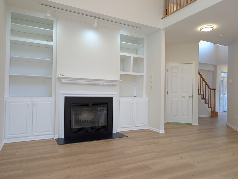 Building Photo - 111 Harvard Cir