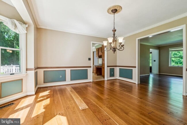 Building Photo - 478 Mountain Rd