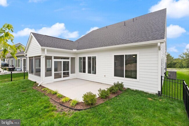 Building Photo - 121 Cowbird St