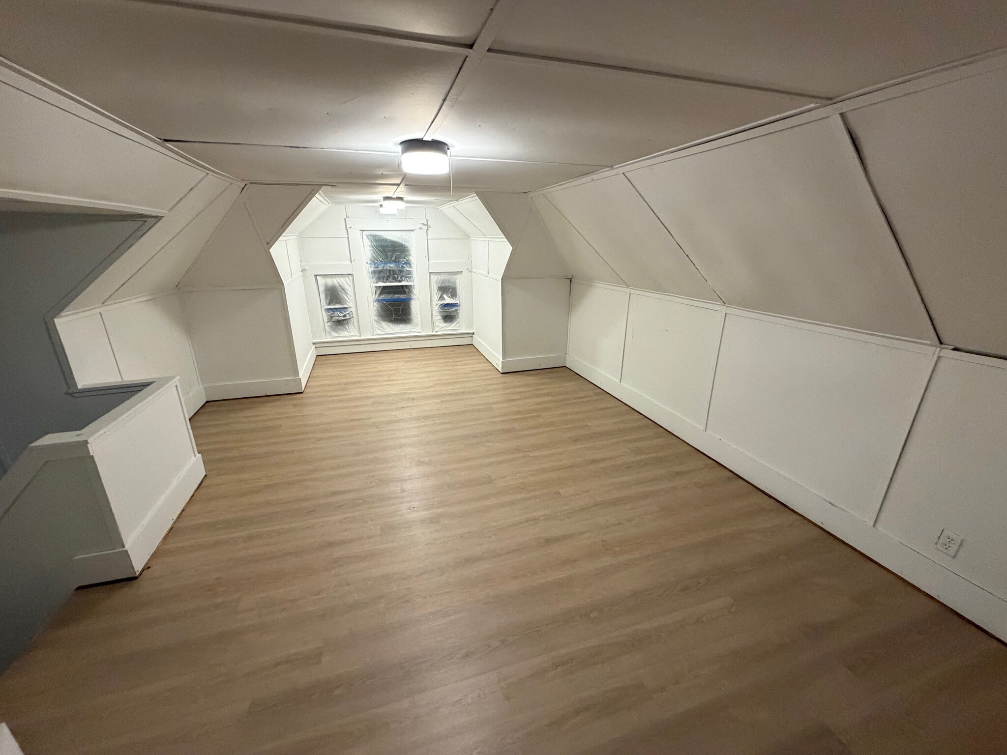 3rd Floor - 551 Wilson Ave