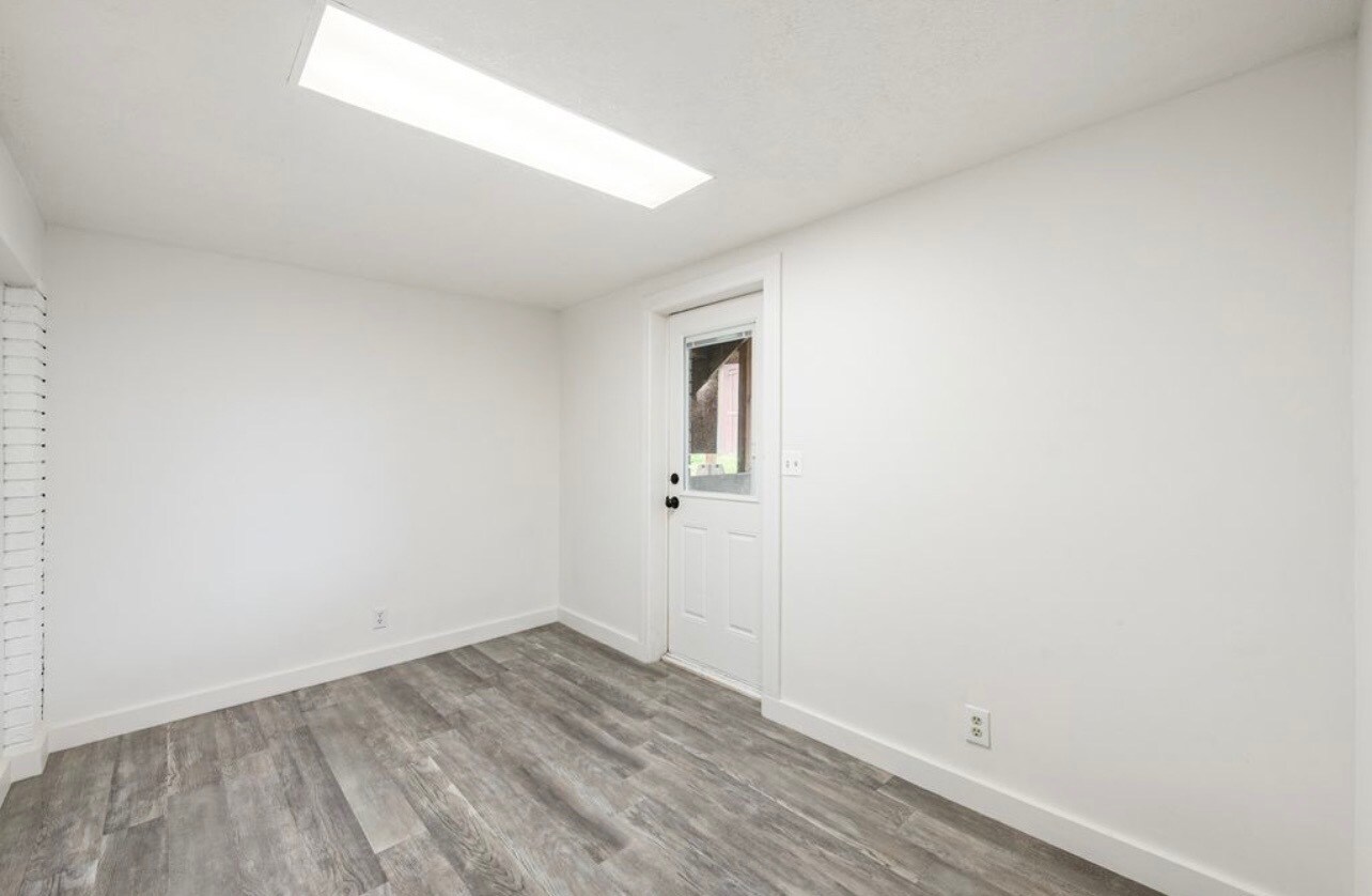 Building Photo - 140 W 8710 S