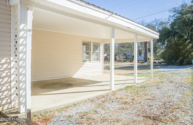 Building Photo - 104 Bingham Ave