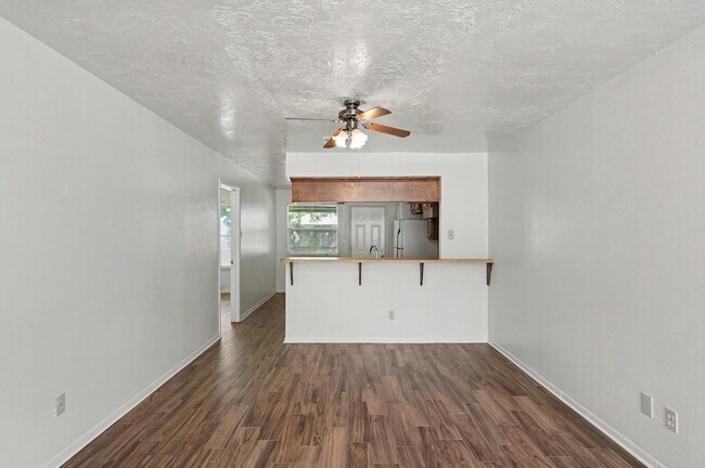 Building Photo - 1605 Hazelwood St