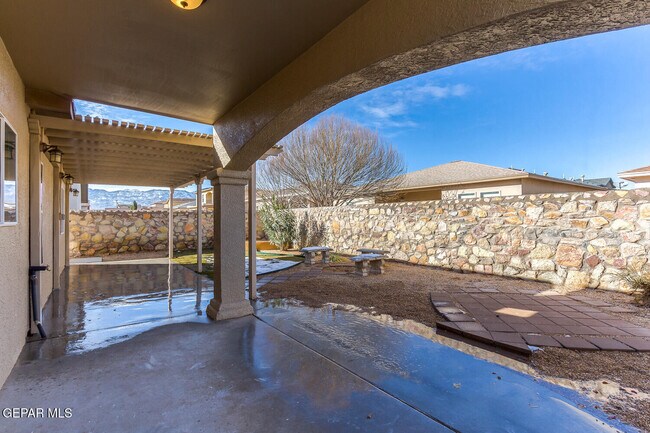 Building Photo - 5819 Redstone Rim Dr
