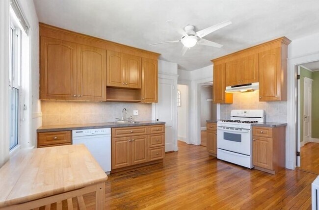 Building Photo - 241 Beech St