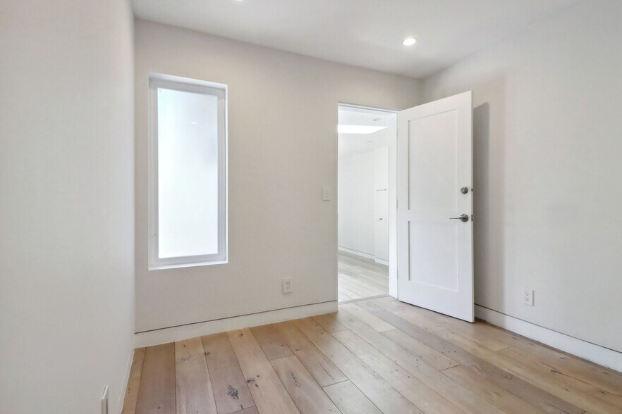 Building Photo - 19041 Calvert St