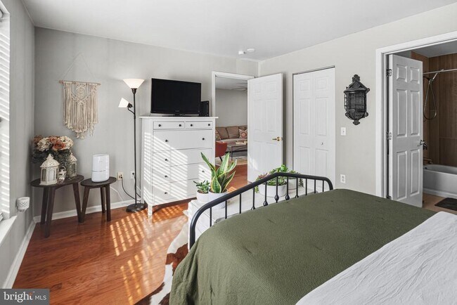 Building Photo - 2 Leverington Ave