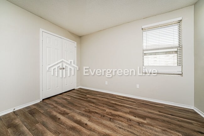 Building Photo - 1012 Willow Tree Dr