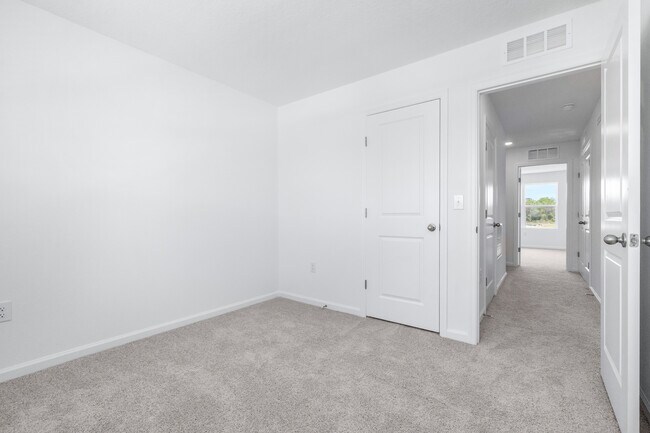 Building Photo - 3265 Vesara Dr