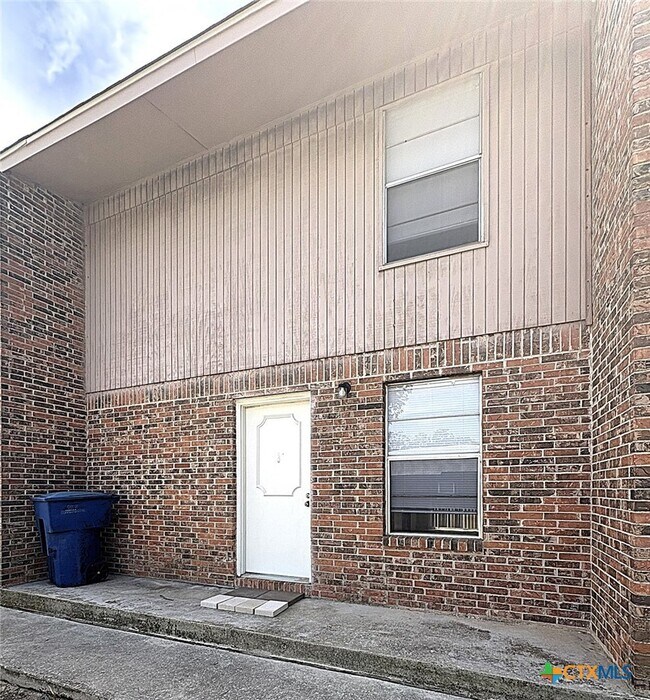 Building Photo - 402 S 2nd St