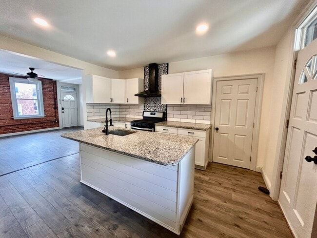 Building Photo - Charming 3 Bedroom Lancaster Home with Yard and Laundry Hookups!