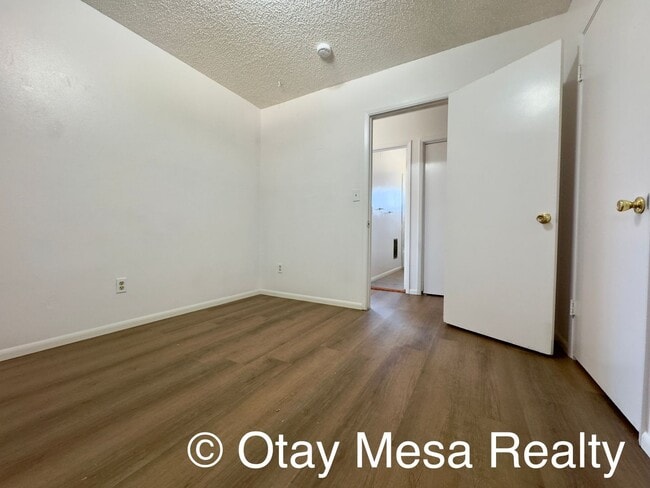Building Photo - Charming 3-Bedroom Home with Expansive Outdoor Space