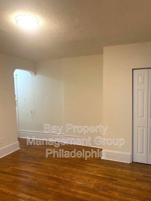 Building Photo - 2809 W Queen Ln