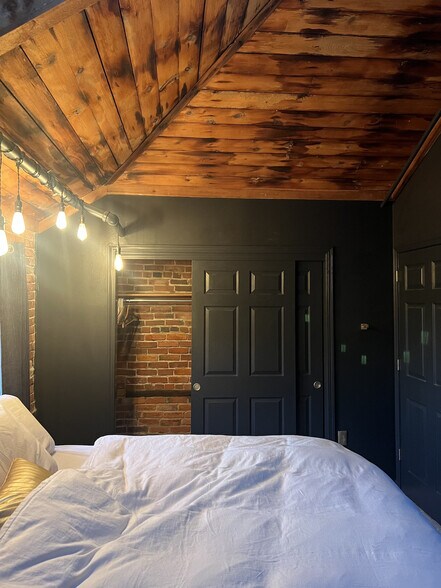 Building Photo - 51 W Blenkner St