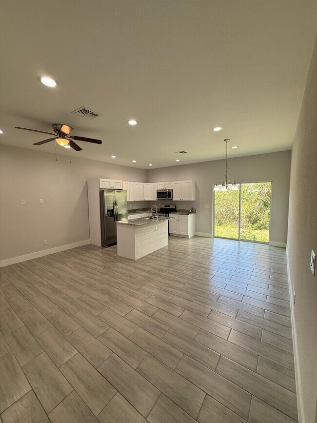 Building Photo - 4800 15th St SW