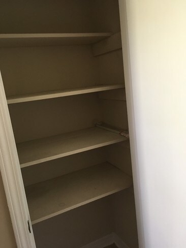 Bathroom linen closet - 1681 US-98