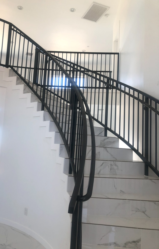 Main entrance stairs - 470 Shasta Pl