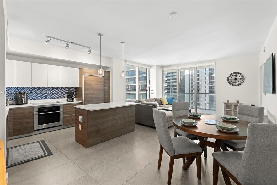 Building Photo - 1100 S Miami Ave