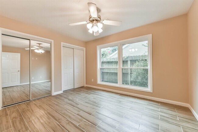 Building Photo - 605 Kings Ct