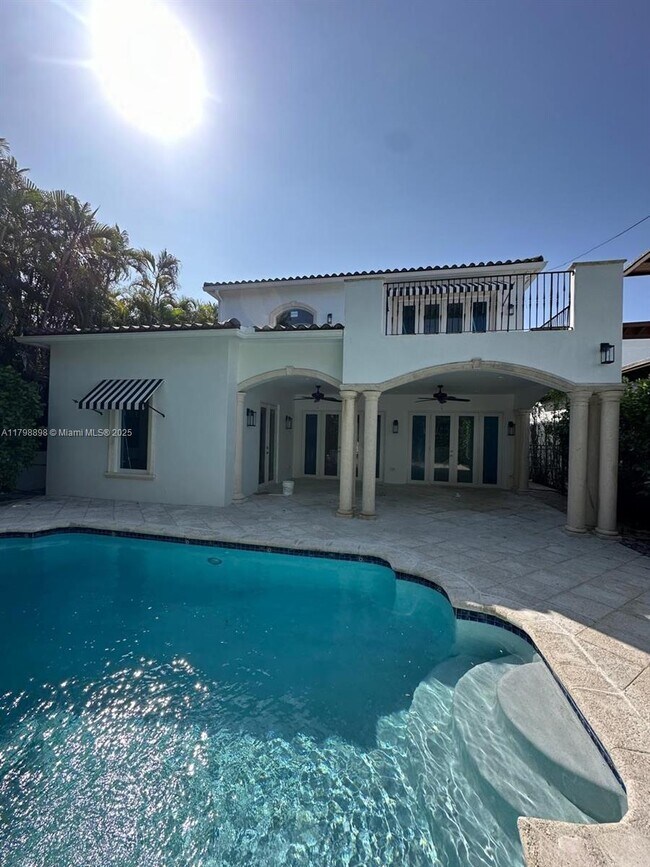 Building Photo - 2422 S Miami Ave