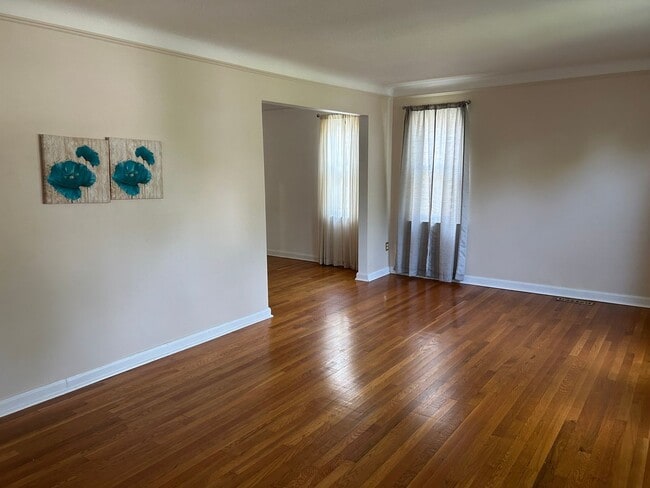 Building Photo - Spacious Colonial For Rent in Lyndhurst
