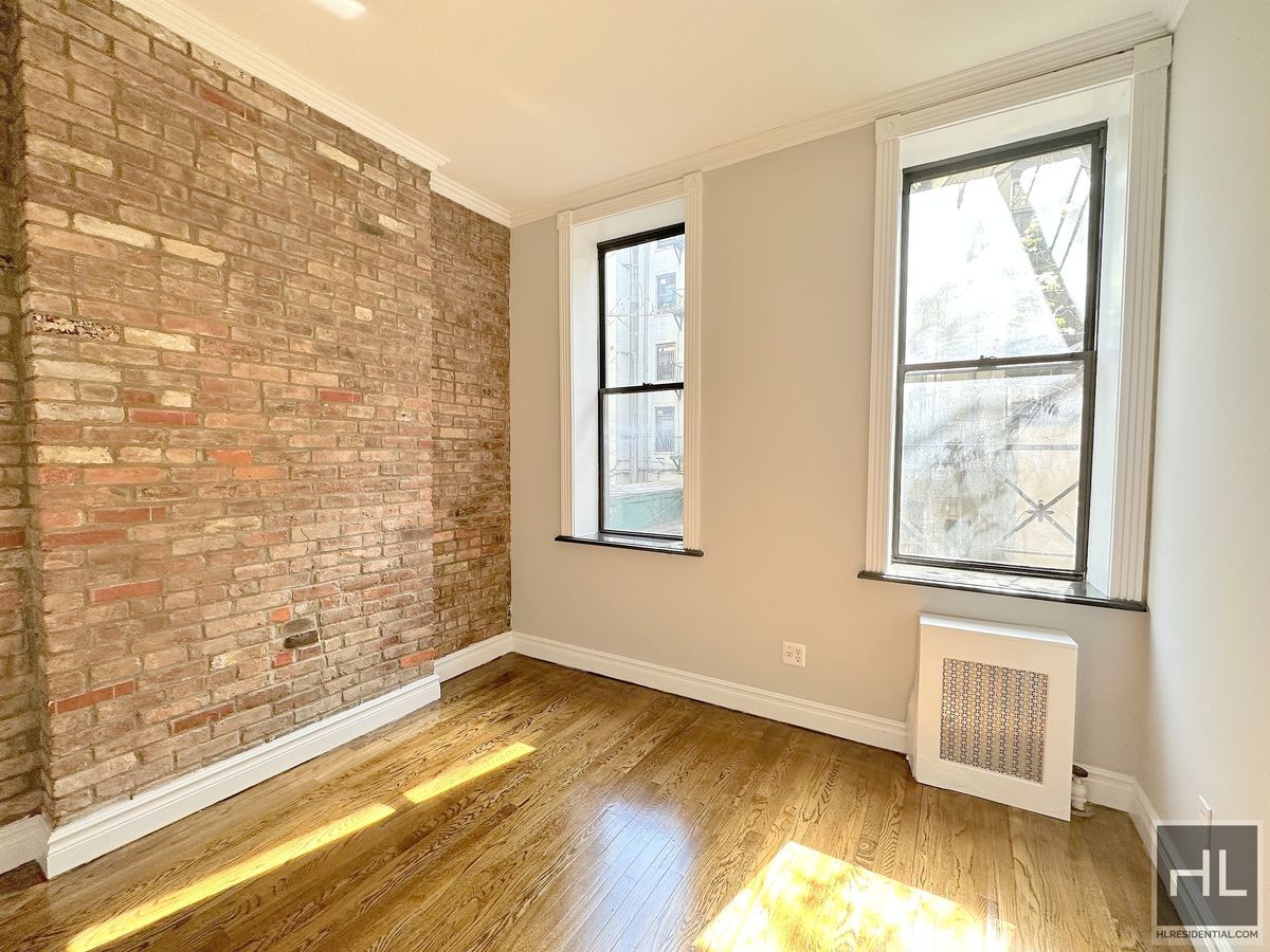 Building Photo - Mott Street