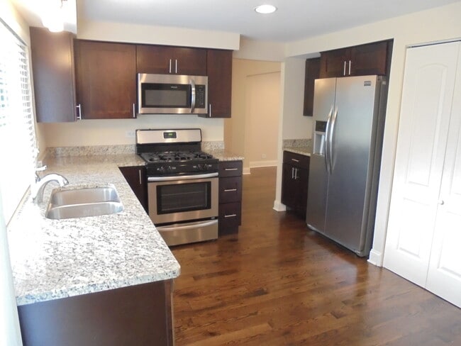 Building Photo - 1085 Hecker Dr