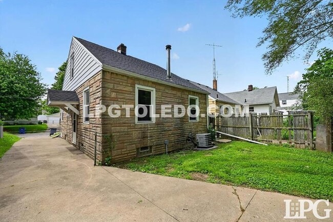 Building Photo - 4406 Asbury Dr