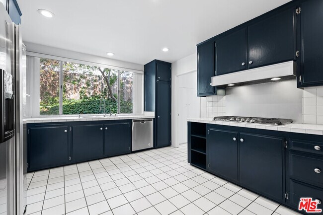 Building Photo - 6441 Tahoe Dr