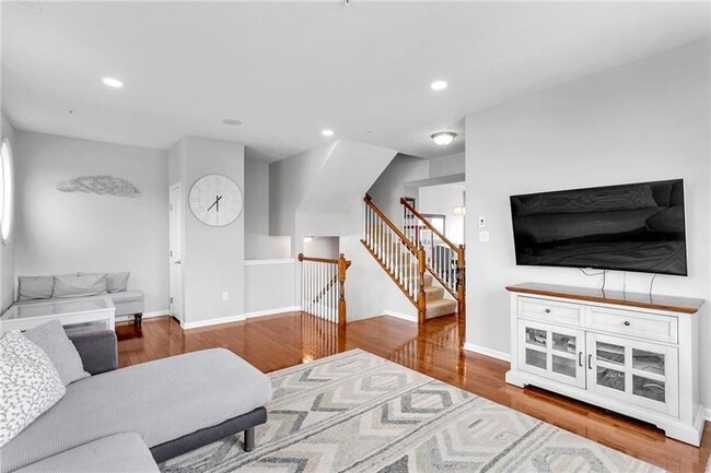 Building Photo - 356 Sunrise Dr