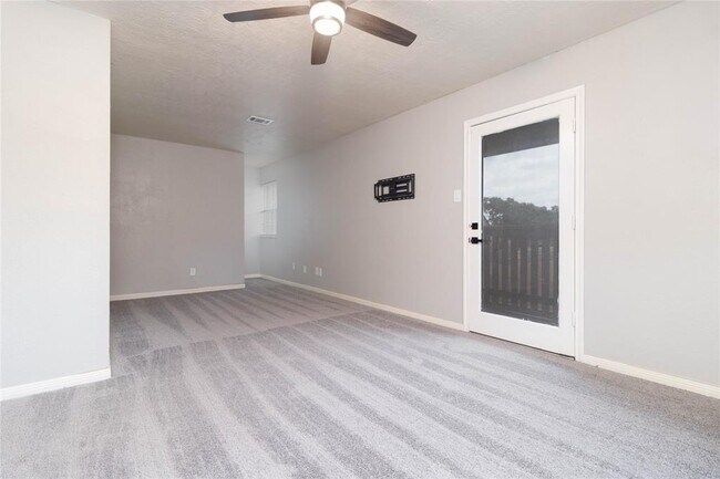 Building Photo - 4035 Almond Lake Dr