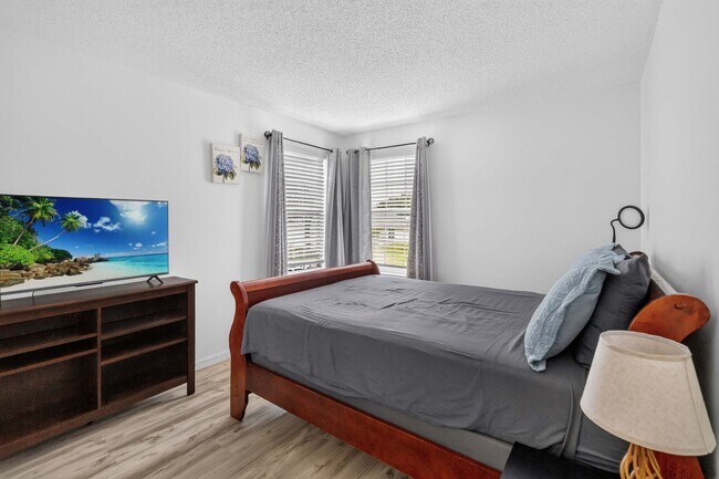 Building Photo - 1550 Casterton Cir