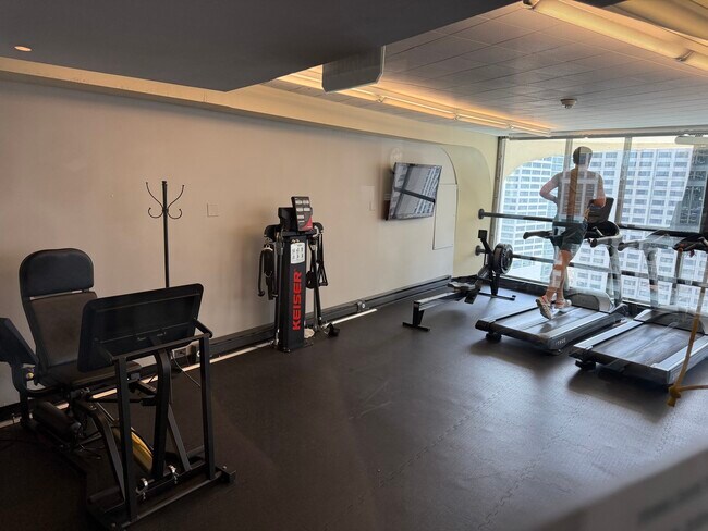 Building Photo - 300 N State St