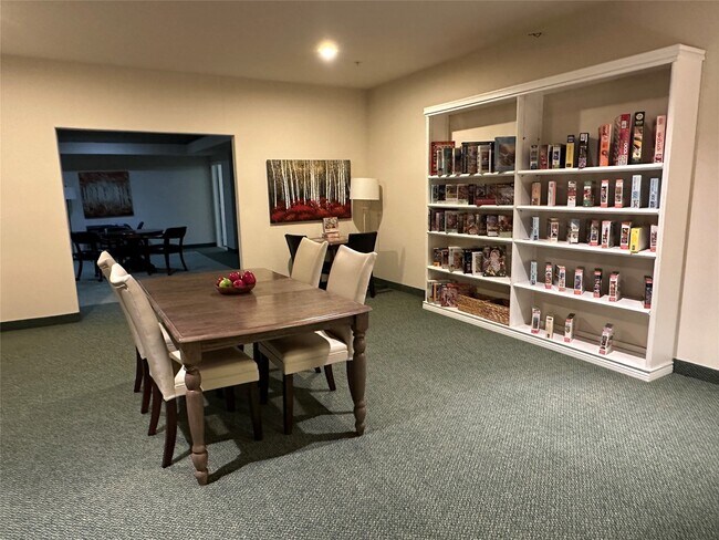 Building Photo - 2815 Kings Crossing Dr